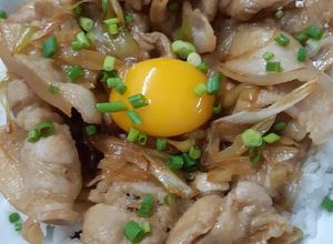 รูปของ Sukiyaki Don (ข้าวหน้าสุกี้ญี่ปุ่นแบบง่าย)