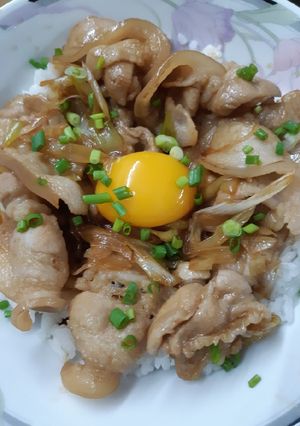 รูปของ Sukiyaki Don (ข้าวหน้าสุกี้ญี่ปุ่นแบบง่าย)