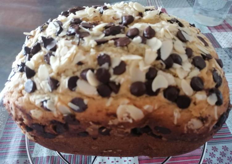 61. Bizcocho con pepitas de chocolate y almendras / Panificadora