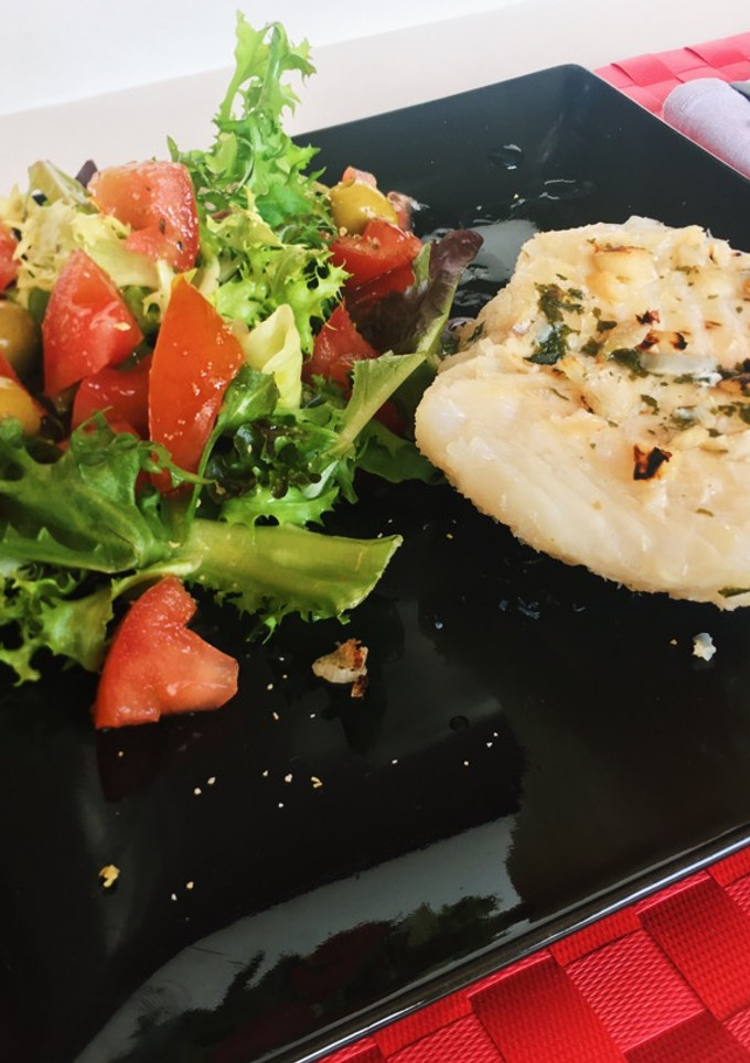 Una foto de Rosada con ensalada