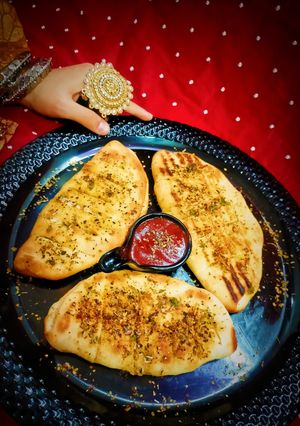 ગાર્લિક બ્રેડ (Garlic Bread Recipe In Gujarati) રેસીપી મુખ્ય ફોટો