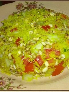 अंकुरित मूंग की सलाद (ankurit moong dal ki salad recipe in Hindi) रेसिपी मुख्य फोटो