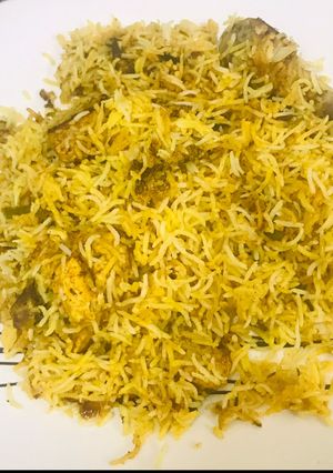 A picture of Authentic chicken dum biryani.