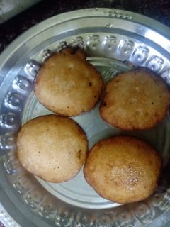 புஸ் புஸ் ரவை பணியாரம் செய்முறை முக்கிய புகைப்படம்