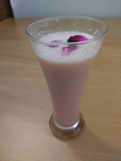 રોઝ લસ્સી (Rose Lassi Recipe In Gujarati) રેસીપી મુખ્ય ફોટો