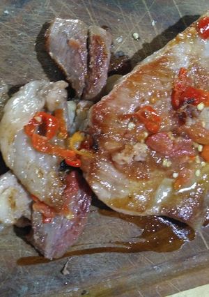 Una foto de Churrasco de chancho con conserva picante a la plancha