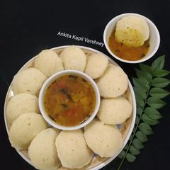 A picture of (Suji) Idli Sambhar.