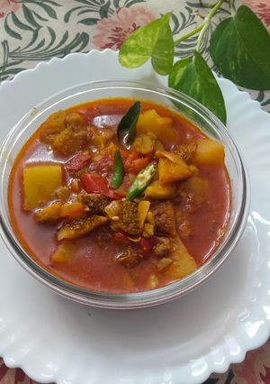 A picture of Spiny gourd masala curry.