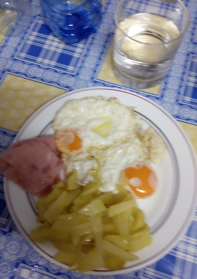 Una foto de Plato combinado casero