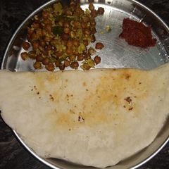 A picture of Akki rotti rice roti.