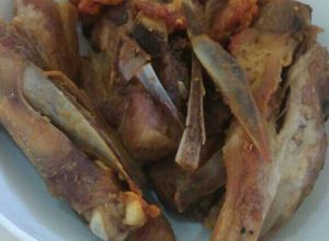 Una foto de Costillitas de cerdo fritas al estilo de mi amiga carmen sánchez
