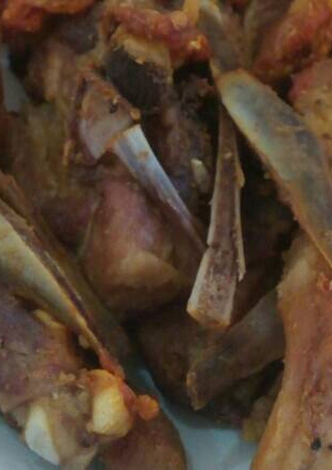 Una foto de Costillitas de cerdo fritas al estilo de mi amiga carmen sánchez