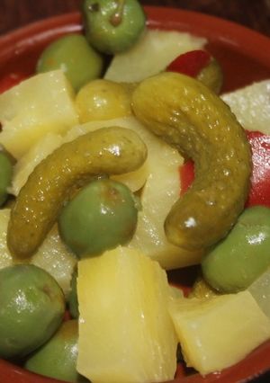 Foto principal de Ensalada de piña y encurtidos