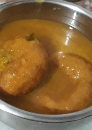 A picture of Sambhar Vada.