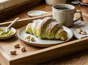 Una foto de croissant relleno de nutella