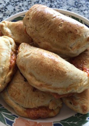 Una foto de Panzerotti al horno