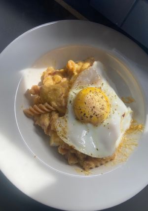 Una foto de Fusilli de lentejas rojas con salsa de calabaza