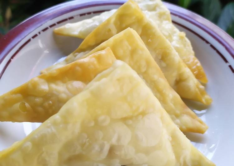 Bagaimana Menyiapkan Samosa Pangsit Isi Ayam yang Enak
