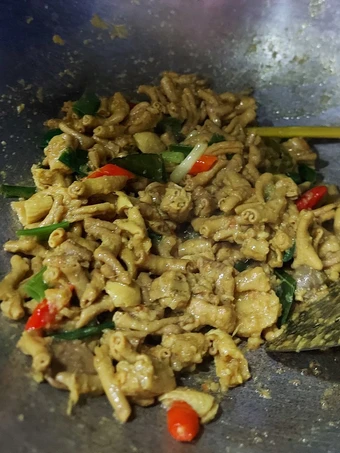 Langkah Gampang Membikin Resep Usus Ayam Bumbu Kuning #31 yang Uenak Anti Ribet, Uenak Banget