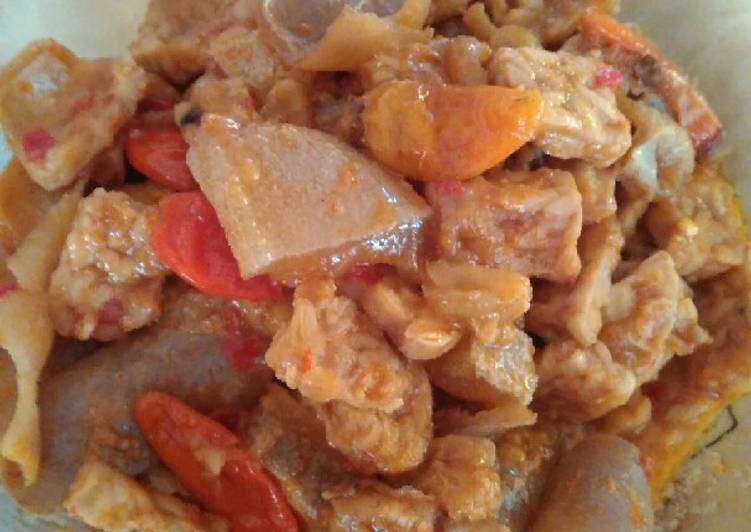 Sambel goreng krecek pelengkap gudeg komplit