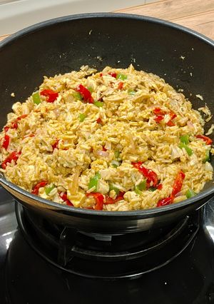 Foto principal de Cocina de aprovechamiento: reinterpretación de ropa vieja con restos de pollo asado y salsa brava