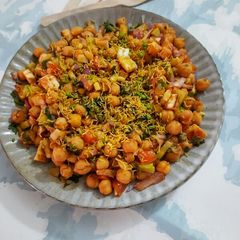 A picture of White Chana chaat.