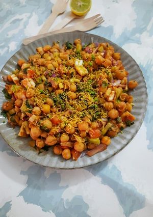 A picture of White Chana chaat.