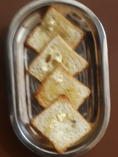 बटर टोस्ट (butter toast recipe in Hindi) रेसिपी मुख्य फोटो