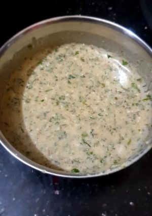 A picture of Dhaniya pudina Chutney.