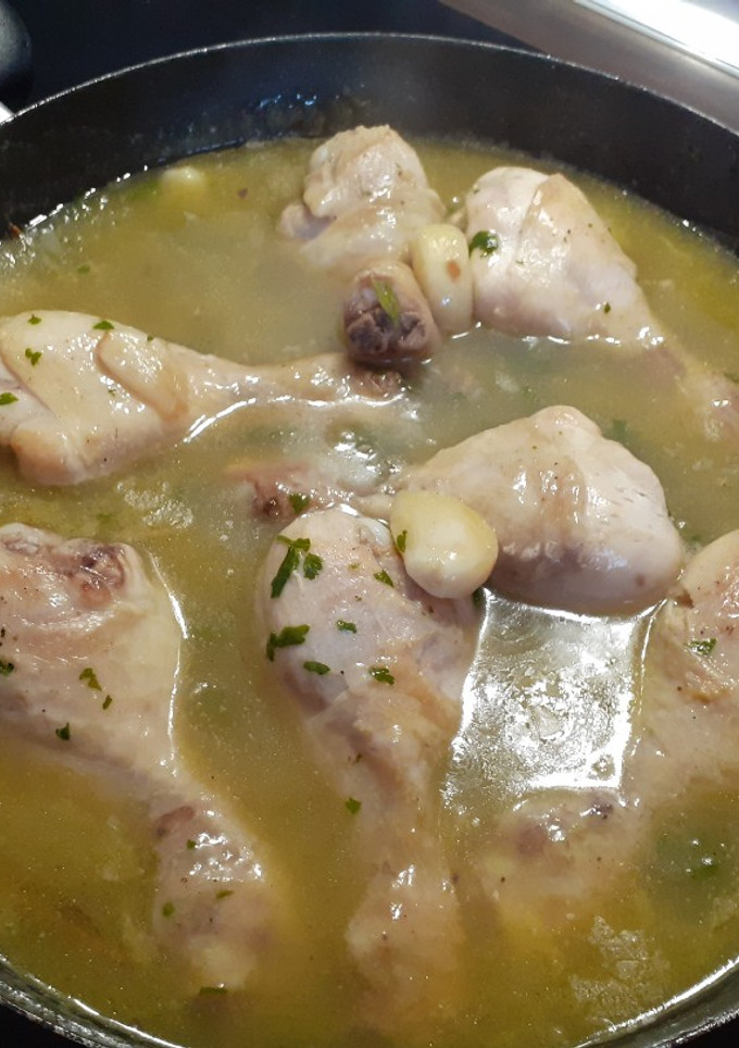 Una foto de Pollo guisado en salsa de ajos☆☆☆