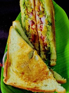 वेज चीज़ तवा सैंडविच (Veg cheese tawa sandwich recipe in hindi) रेसिपी मुख्य फोटो