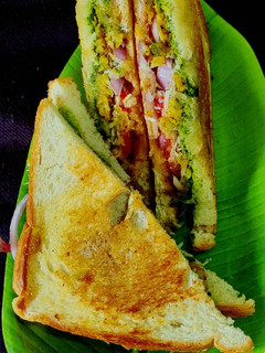 वेज चीज़ तवा सैंडविच (Veg cheese tawa sandwich recipe in hindi) रेसिपी मुख्य फोटो