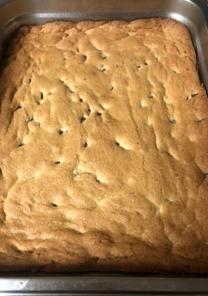 A picture of Chocolate chip cookie bars.