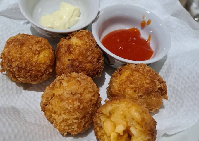 Homemade Mac n Cheese Balls