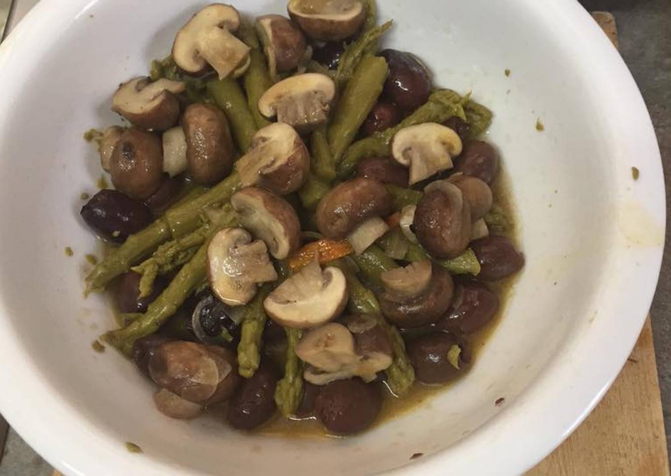 Ensalada de Espárragos y Hongos al Vino