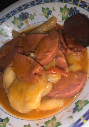 Una foto de Domplines con salami guisado 🇩🇴