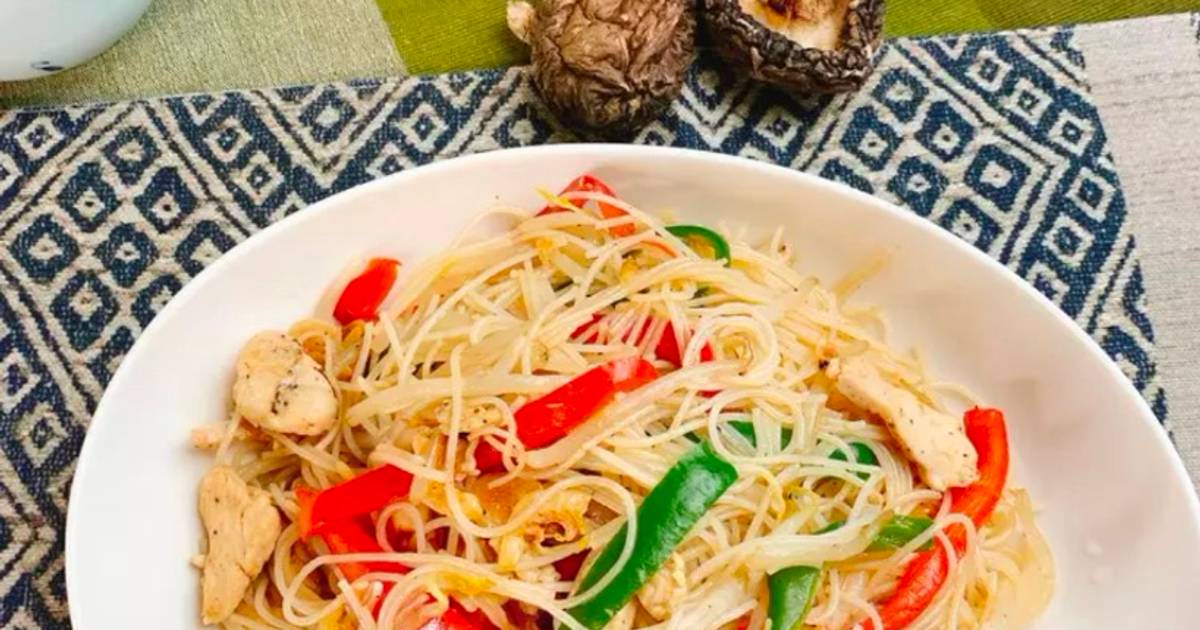 Shiitake powder adds the Umami taste fried rice noodles with plenty