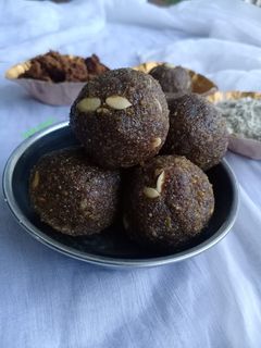 बाजरे का चूरमा लड्डू(Bajre ka churma laddu recipe in Hindi) रेसिपी मुख्य फोटो