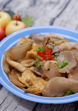A picture of Braised Salted Daikon with Tofu (Vegan).
