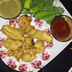 पालक मोटी हरी मिर्च के पकौड़े (palak moti hari mirch ke pakode recipe in Hindi)-レシピのメイン写真