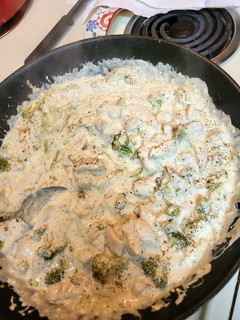 A picture of Chicken and Broccoli Fettuccine Alfredo.