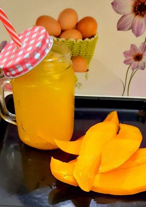 A picture of Mango squash 🥭🍷.