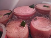 Una foto de kefir con plátano