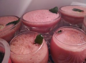 Una foto de Kéfir (yogurth de pajaritos) con gelatina y crema