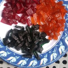 A picture of 3 color Truti fruiti jelly.