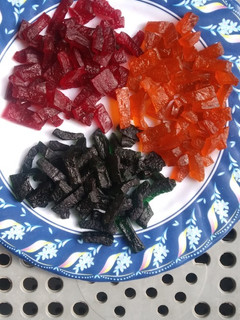 A picture of 3 color Truti fruiti jelly.