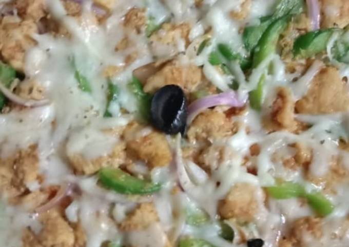 Chicken tikka pizza