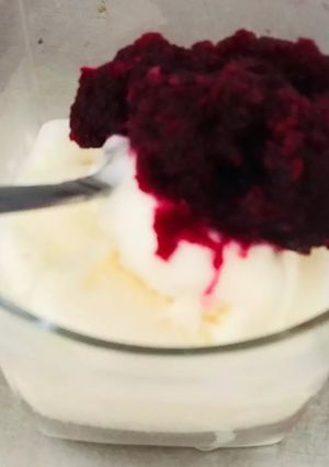 Una foto de Helado de vainilla con dulce de REMOLACHA