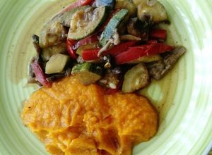 Una foto de Puré de Zapallo y Zanahorias con salteado de Verduras