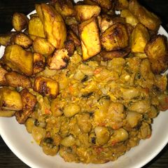 A picture of Title: Fish beans porridge garnished with fried plantain.